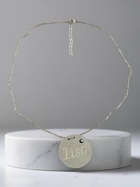 Personalized 'Lisa' Silver Name Pendant Necklace